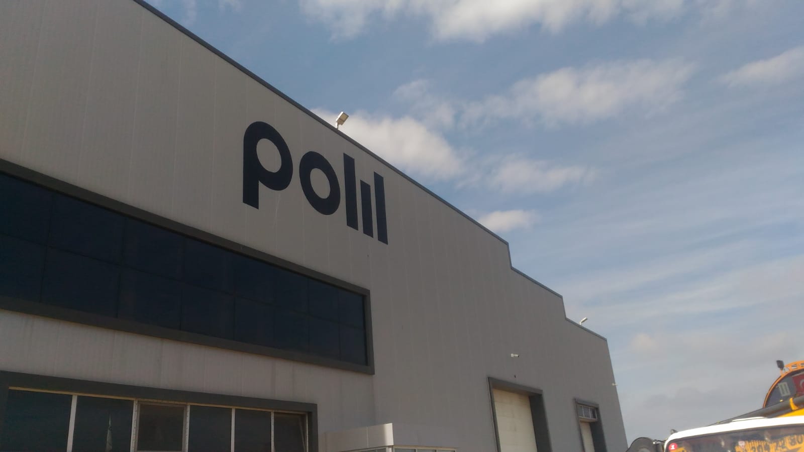 Polilux Cephe Duvar Yazısı