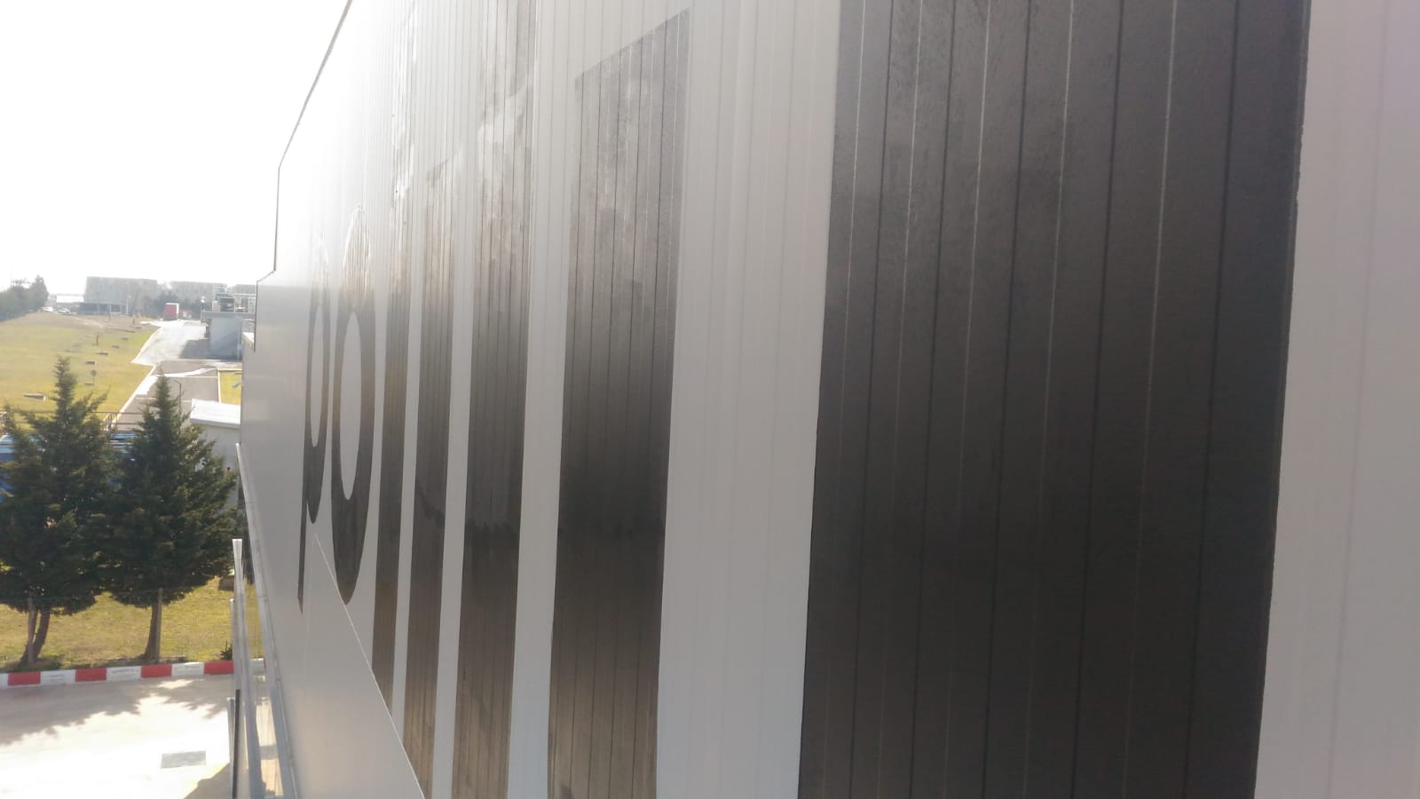 Polilux Cephe Duvar Yazısı