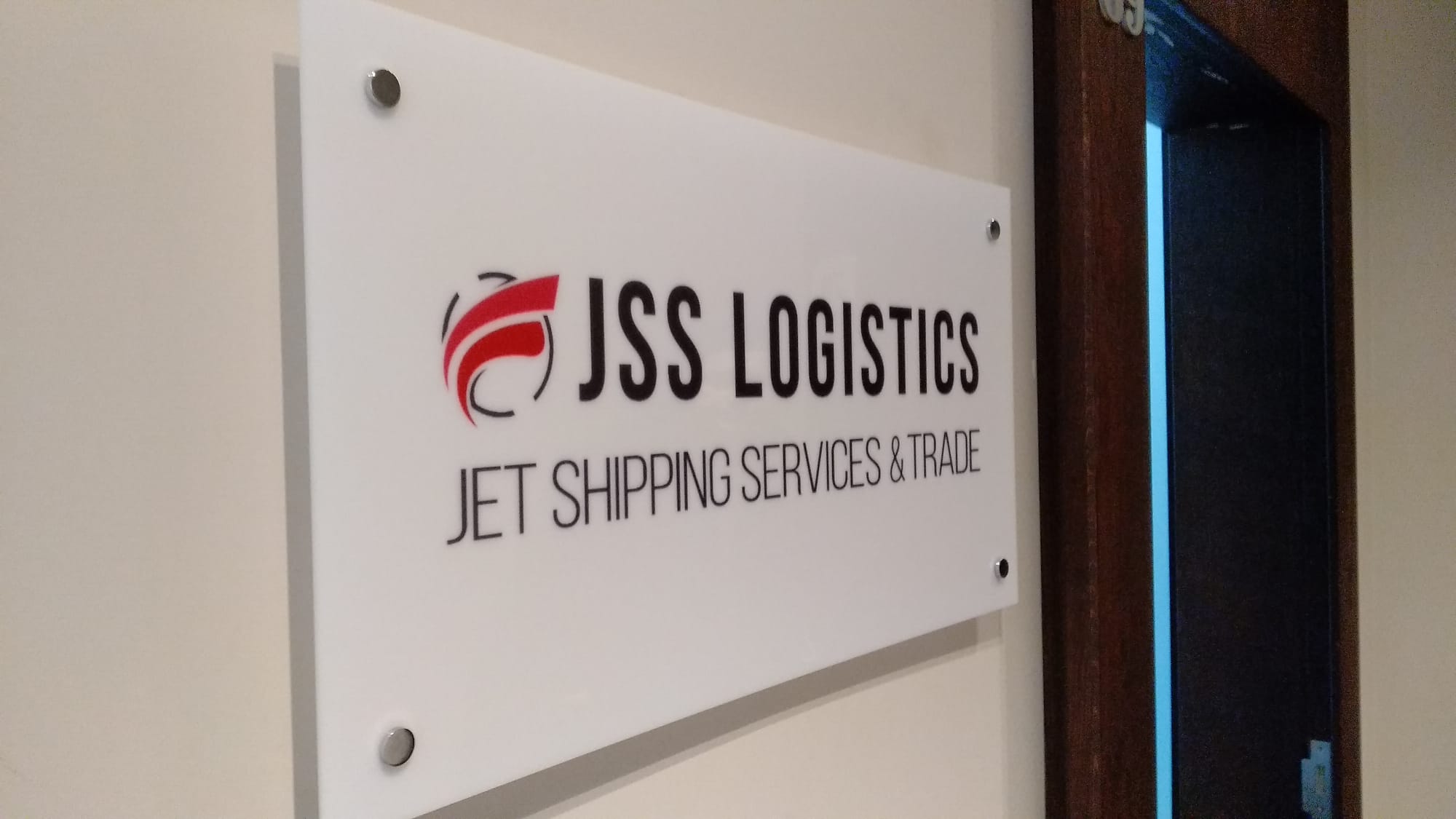 Pleksi Kapı İsimliği