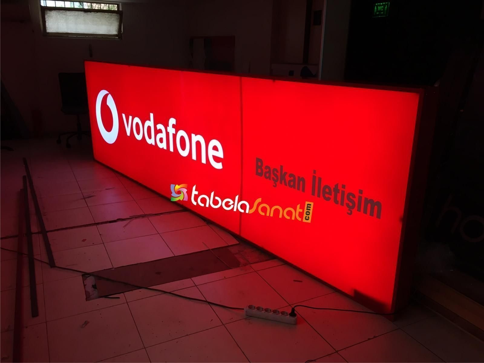 Yeni Model Vodafone Bayi Tabelası
