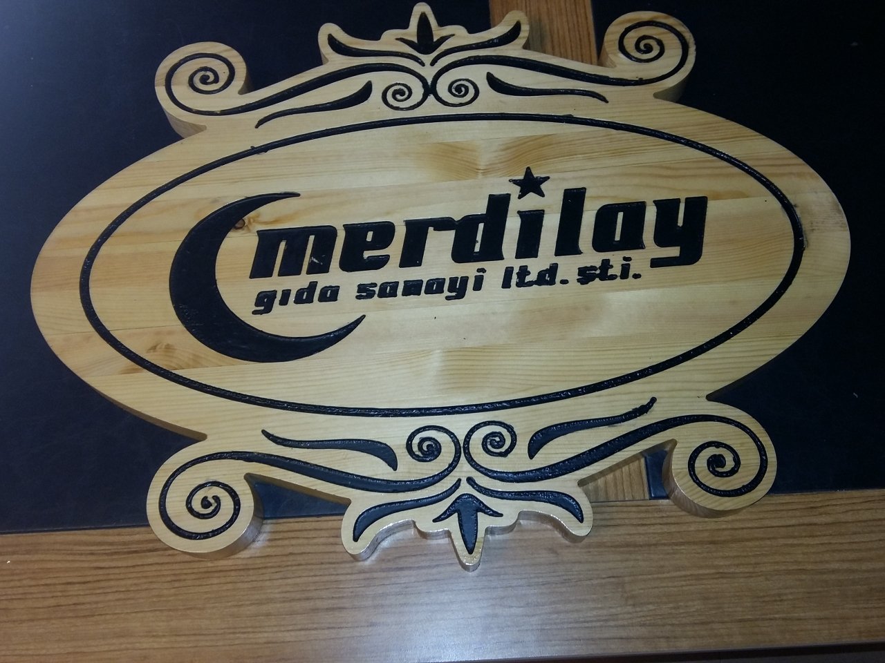 ahşap ağaç oyma boyama tabela