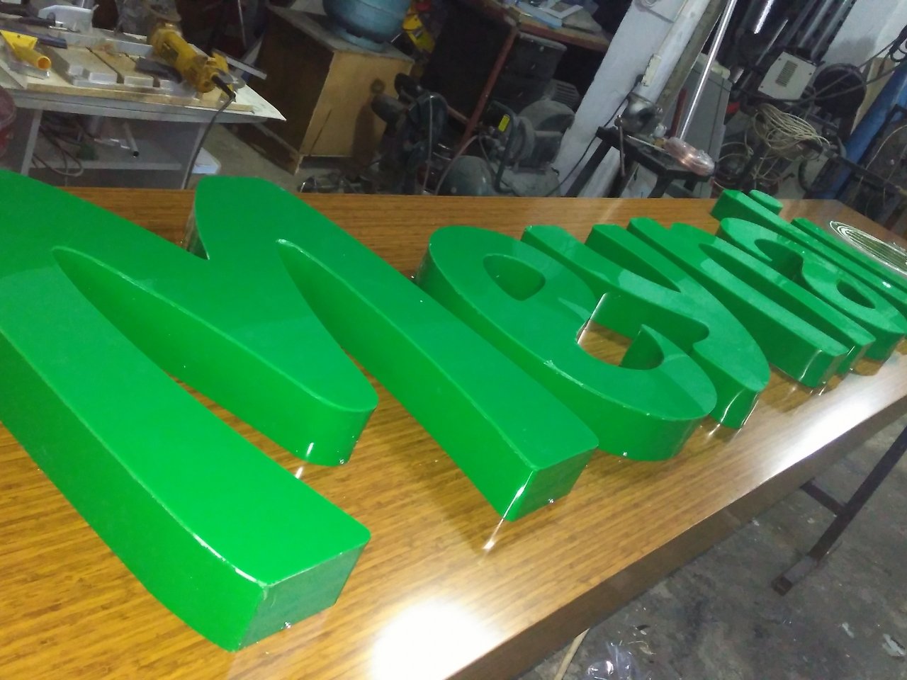 ahşap kompozit pleksi kutu harf ışıklı tabela