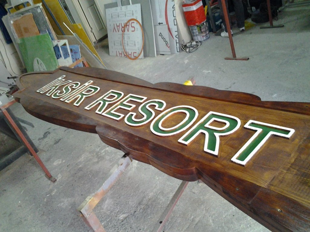 ahşap oyma eskitme tabela