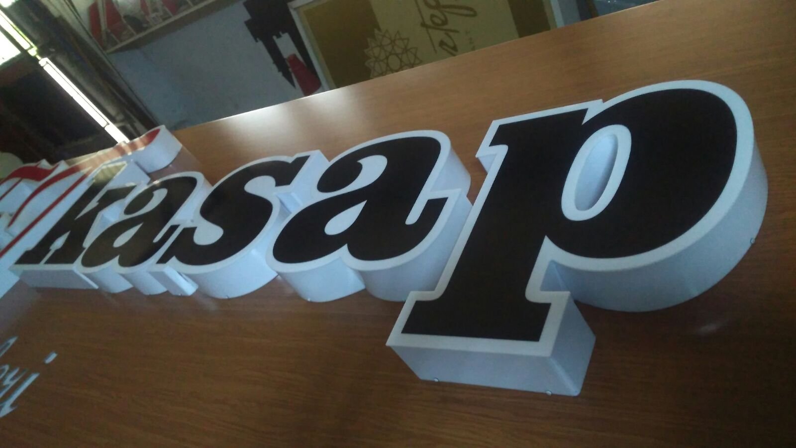 ahşap zemin pleksi kutu harf ışıklı kasap tabelası