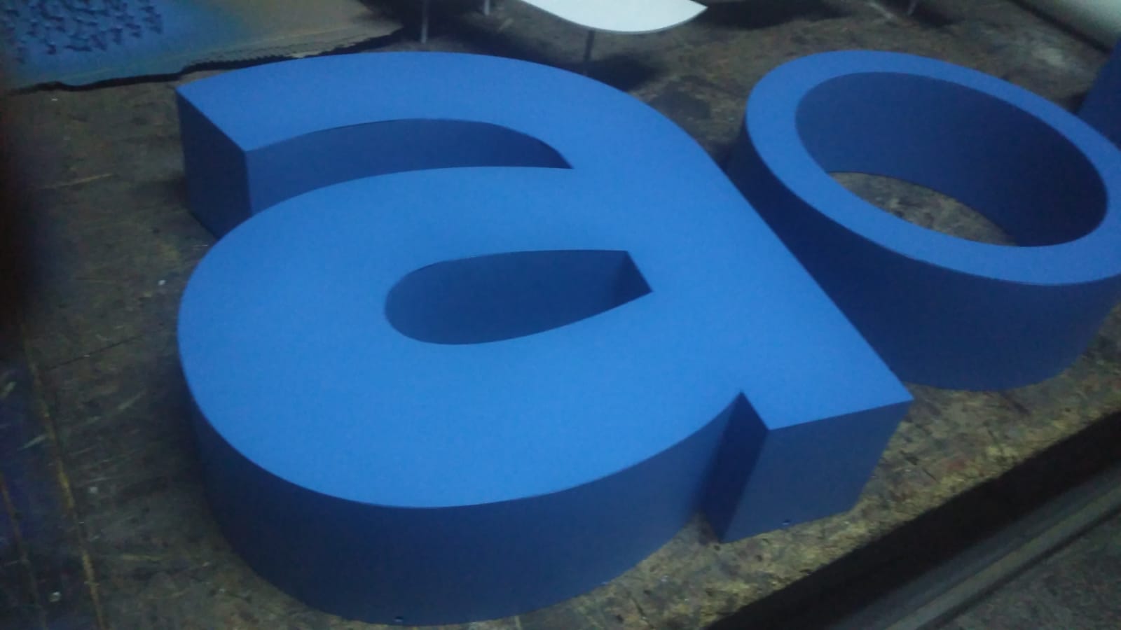 alüminyum kutu harf imalat örneği