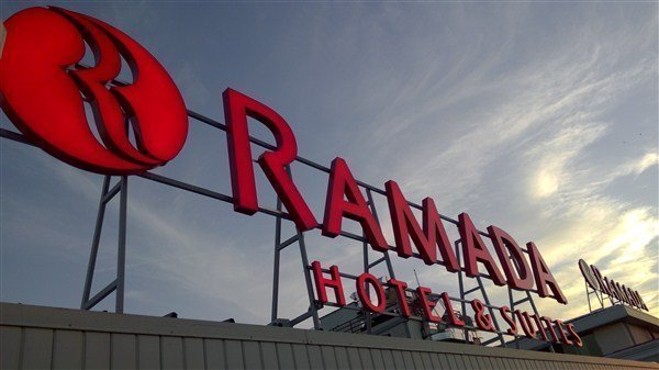 alüminyum kutu harf ışıklı otel çatı tabelası tabela