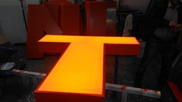 alüminyum turuncu pleksi kutu harf ışıklı tabela imalat