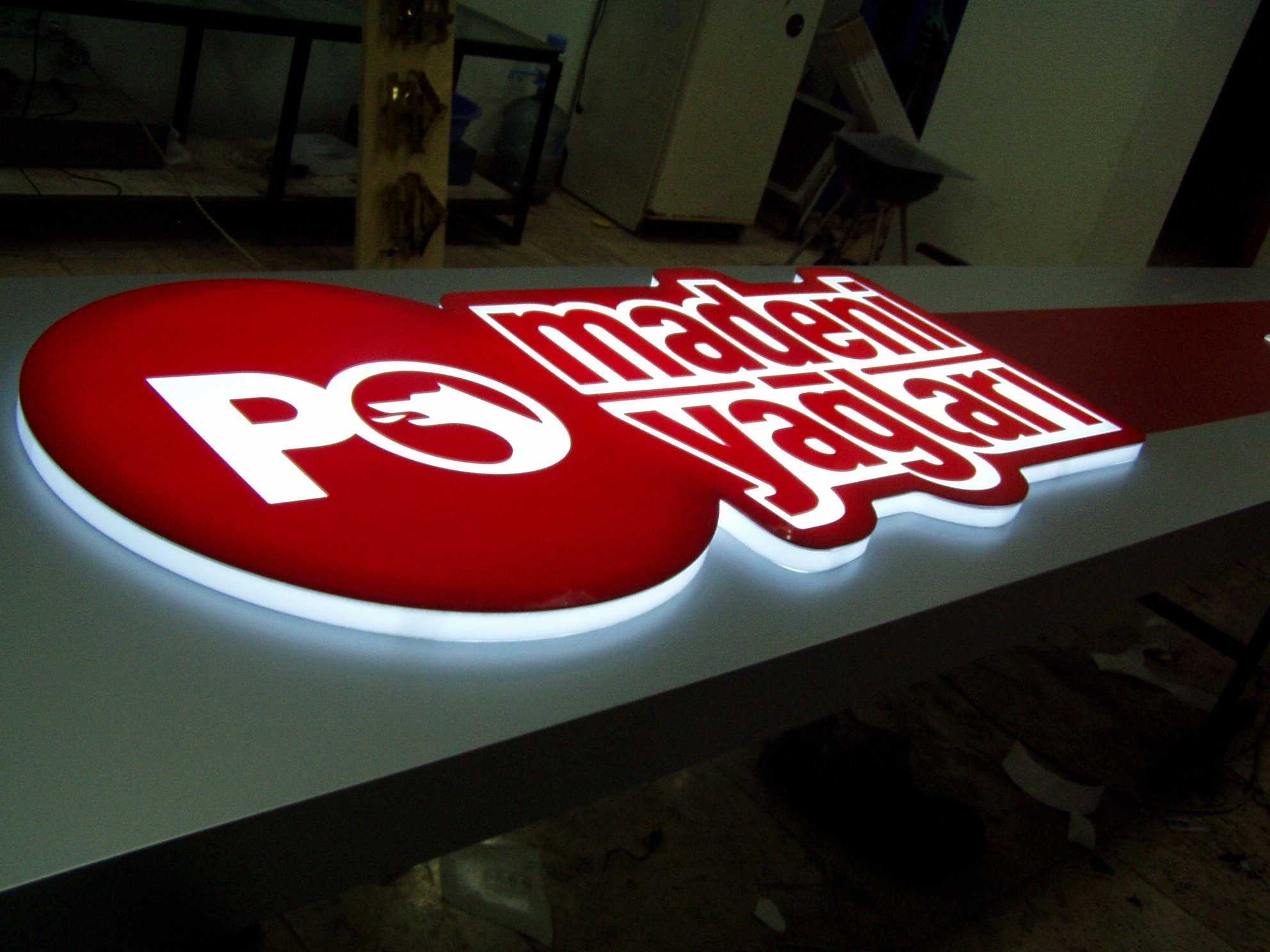 kabartma pleksi kutu harf ışıklı tabela