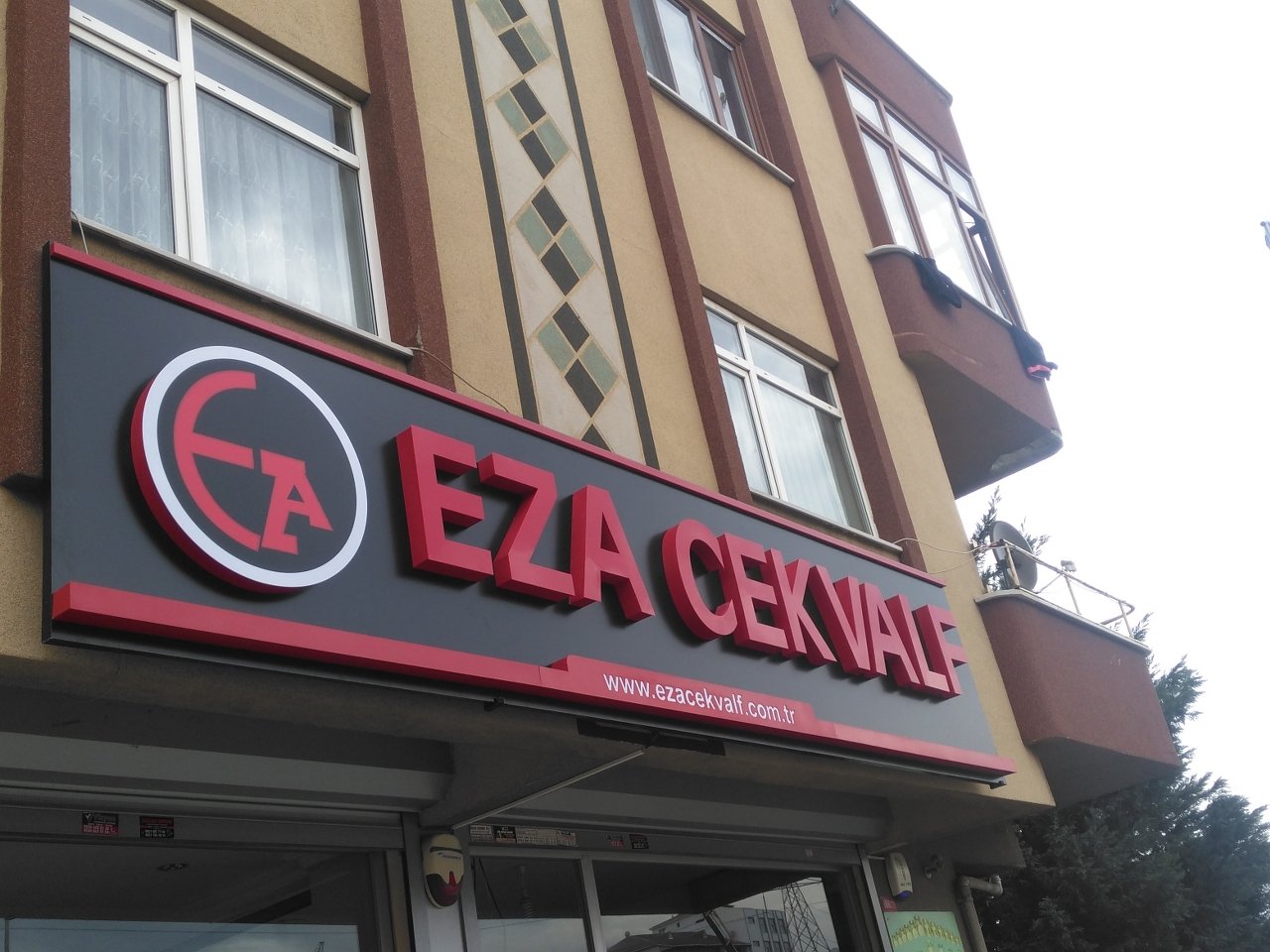 ışıklı alüminyum kutu harf pleksi tabela