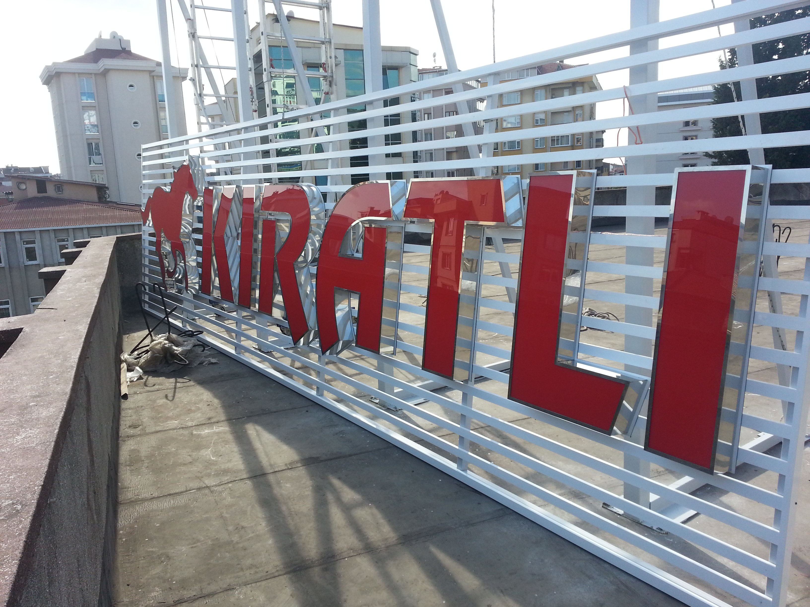 lambrili çatı led ışıklı kutu harf tabela