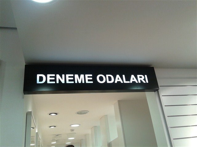 mağaza deneme odaları ışıklı tabela