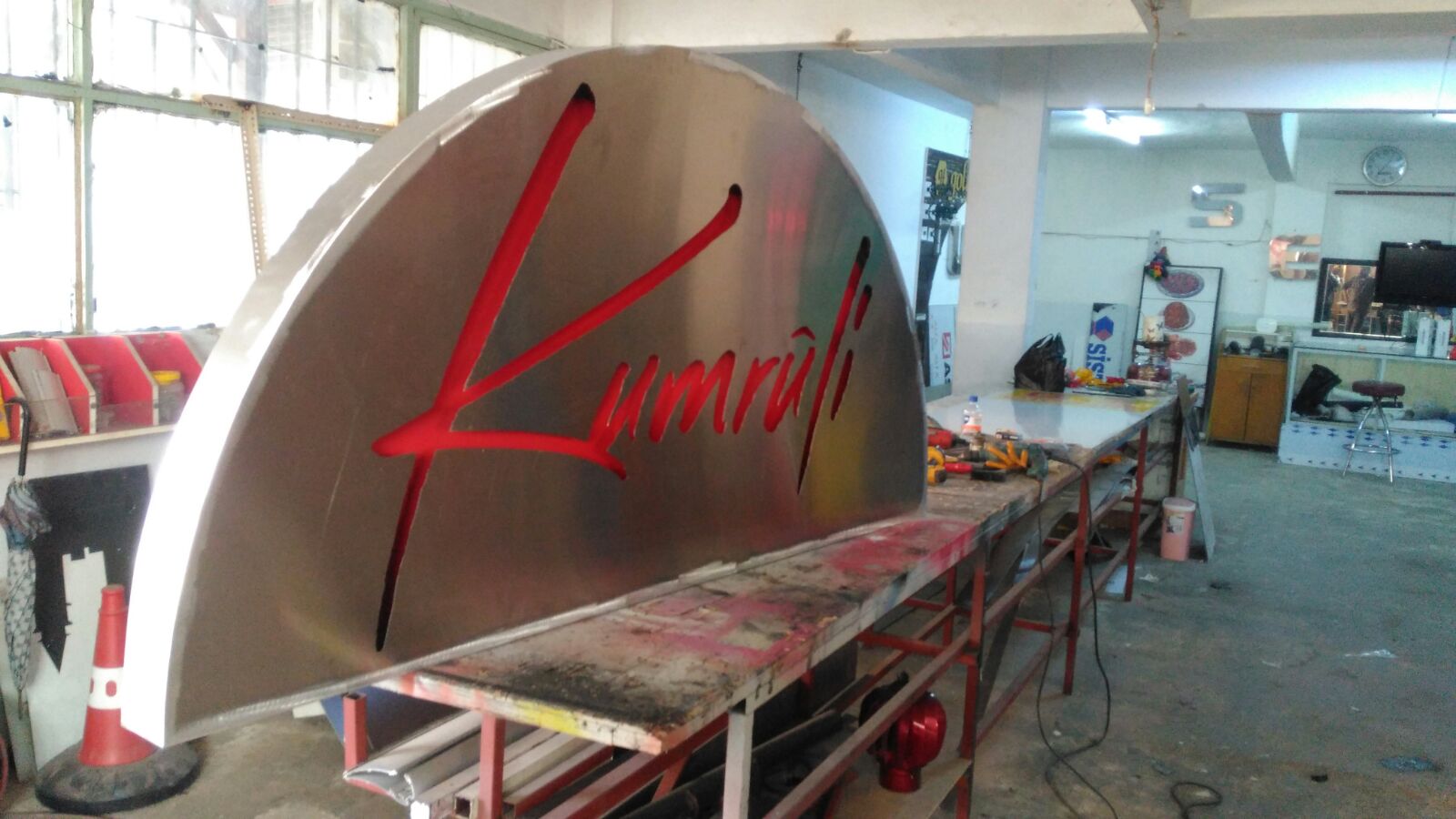 metal eskitme ışıklı tabela