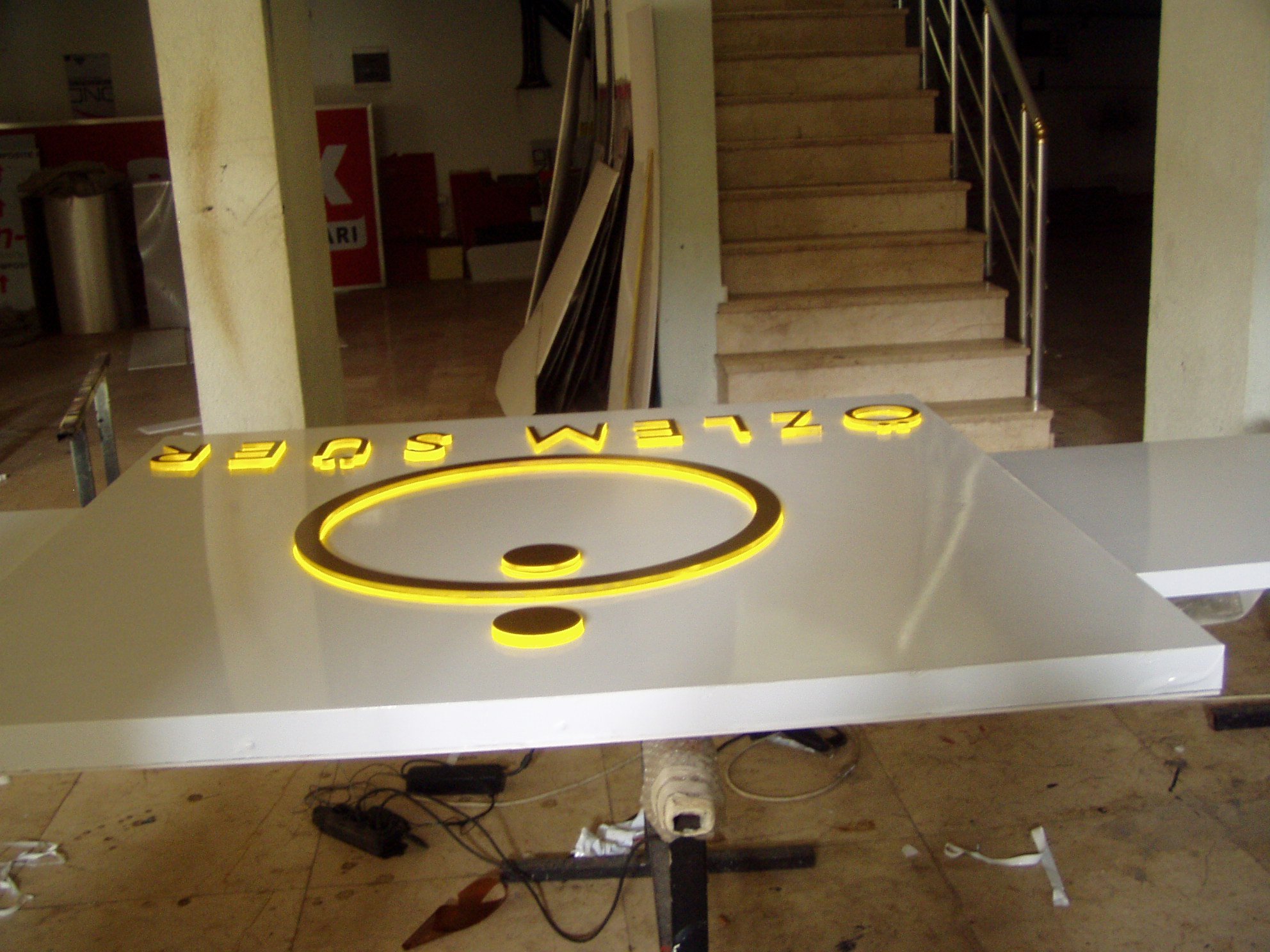 pleksi kabartma dekupe led ışıklı tabela