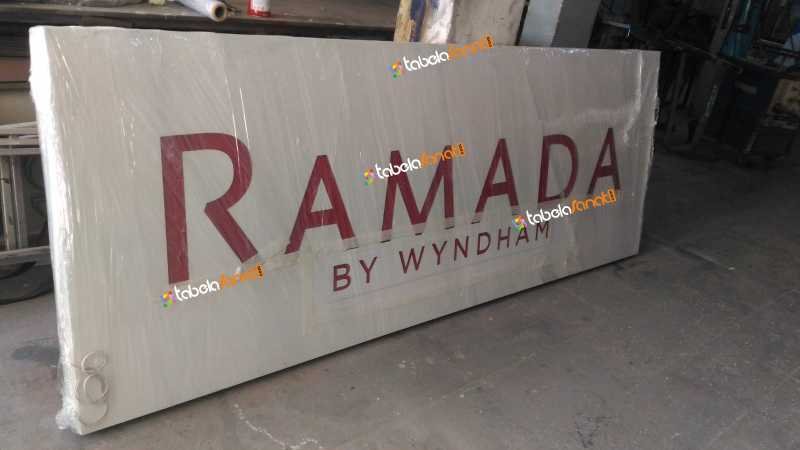 ramada otel dekupe led ışıklı tabela