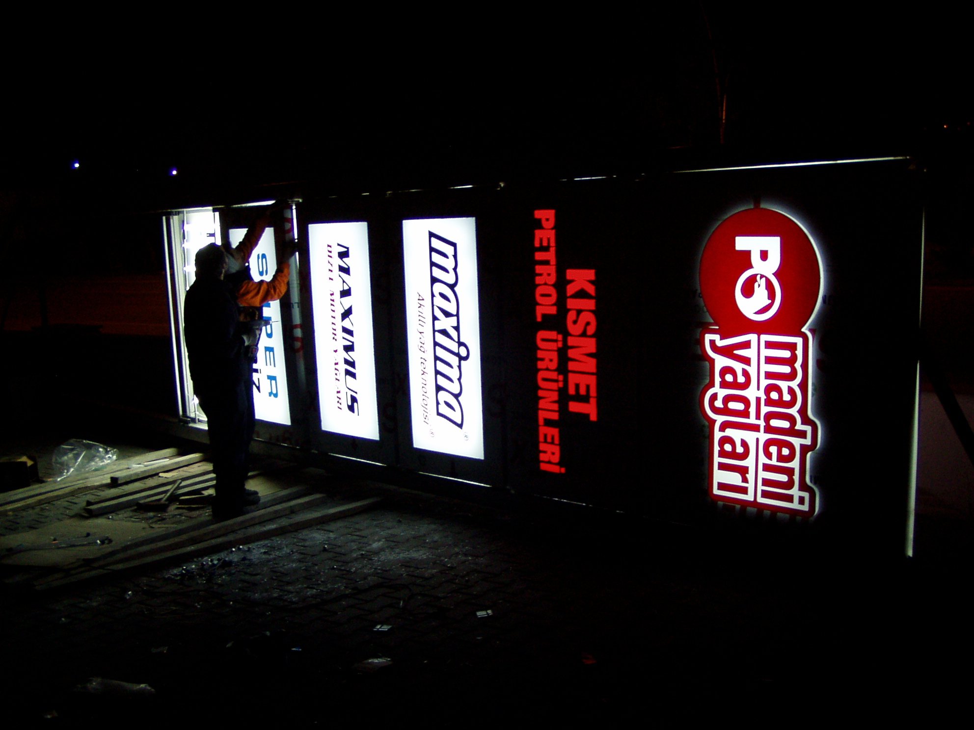 totem tabela imalat montaj görselleri fiyatları