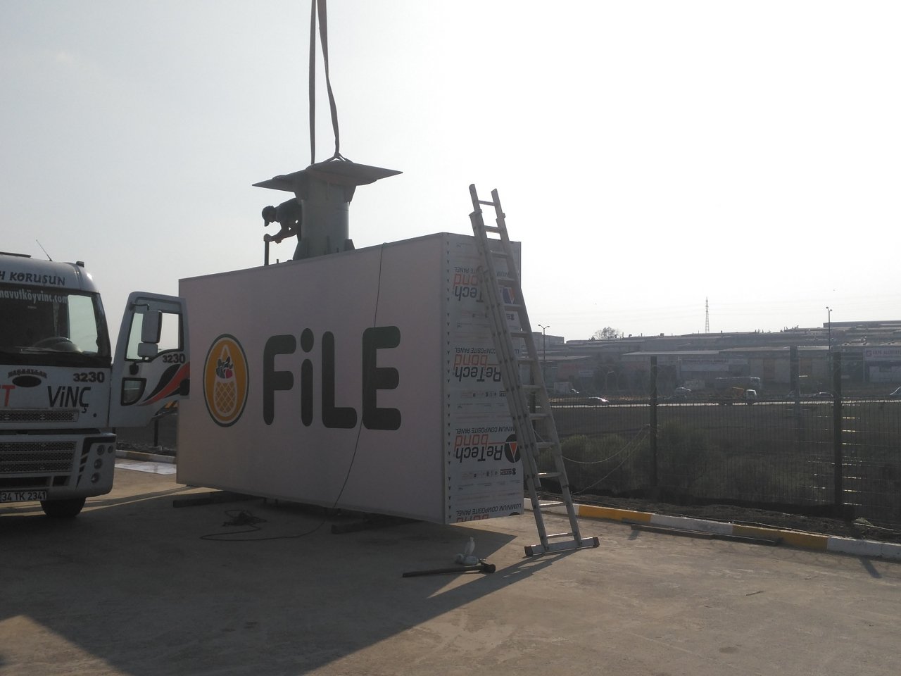 totem tabela imalat montaj üretim görselleri