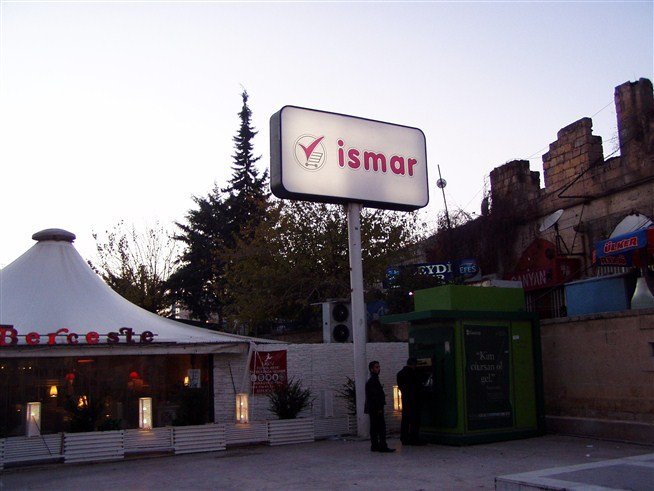 vinil ışıklı totem tabela