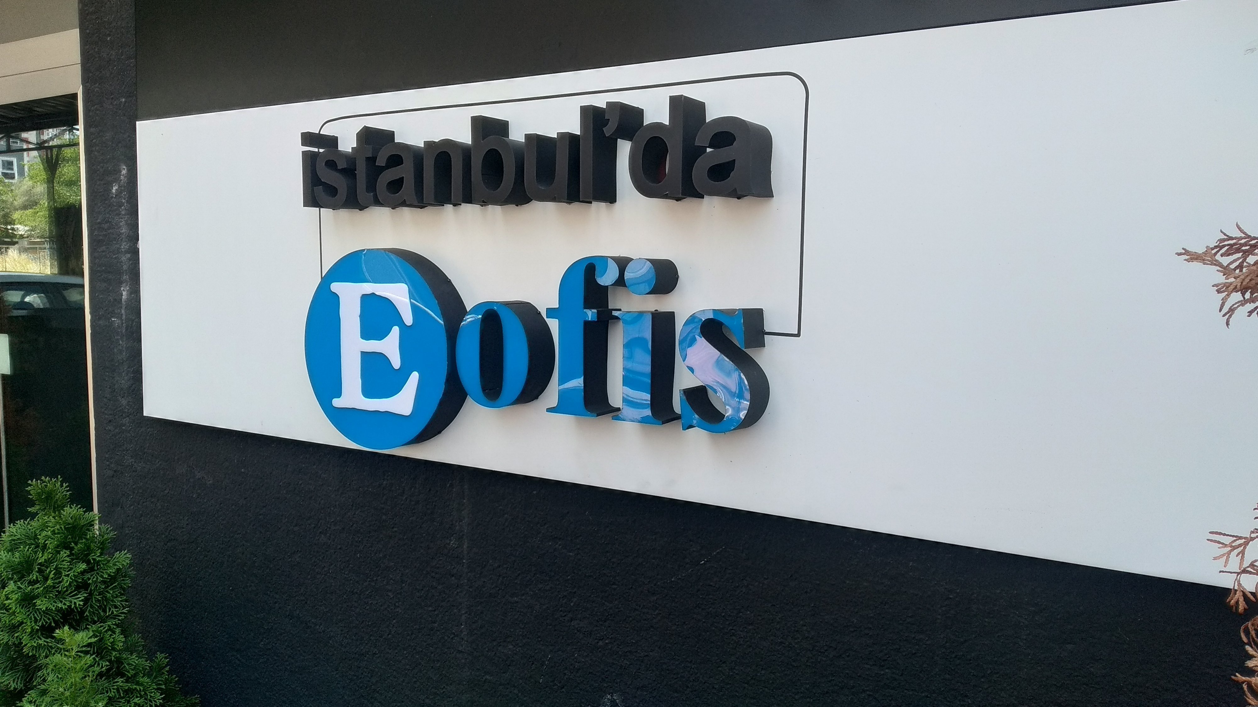 İstanbul'da E Ofis Tabelası